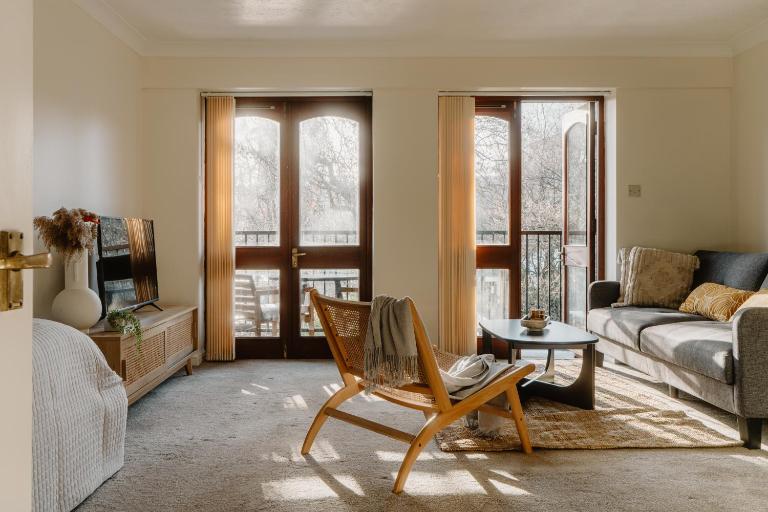 Elegant Tower Bridge Studio with Sun Terrace - Ferienwohnung London