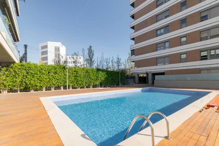 Penthouse with Private Terrace & Pool Access - Ferienwohnung Cornellà de Llobregat