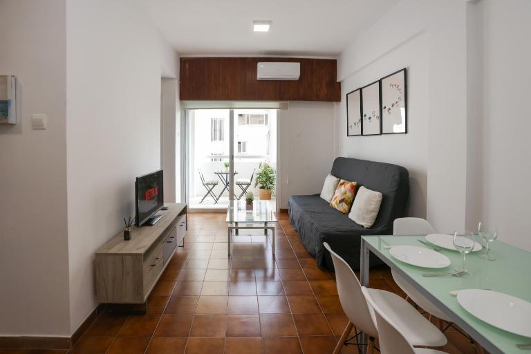 Palmove Makenzy Charming 1Bed Apt - Bed and Breakfast Larnaca