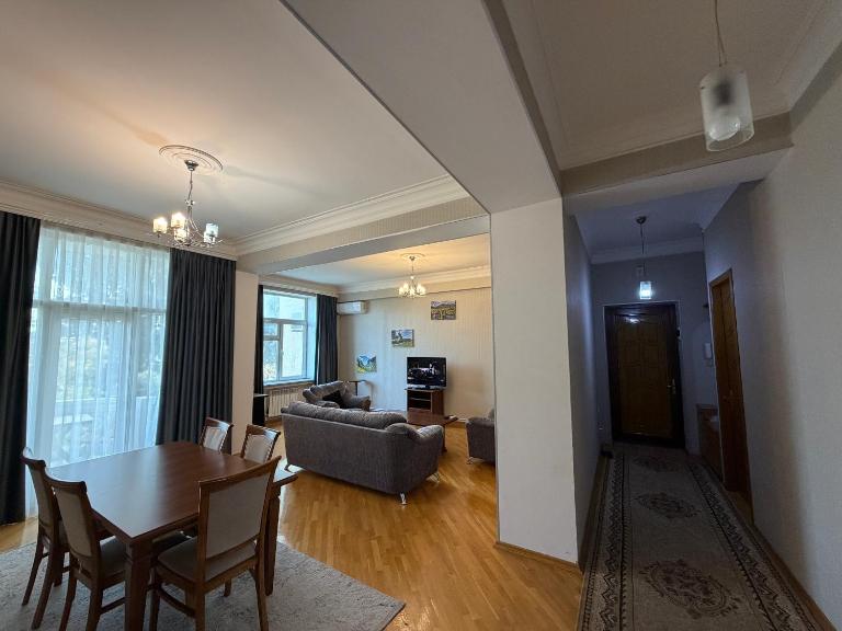 Maiden family apart - B&B Bakú