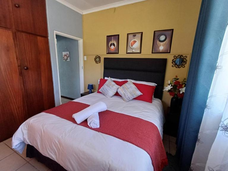 OakwayGuestSuit2 Private 1 Bed Kitchen Bath Aircon - B&B Kuils River