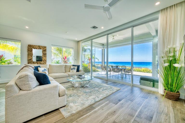 Luxury 3 Bed Waterfront Condo in Paradise - B&B West Bay