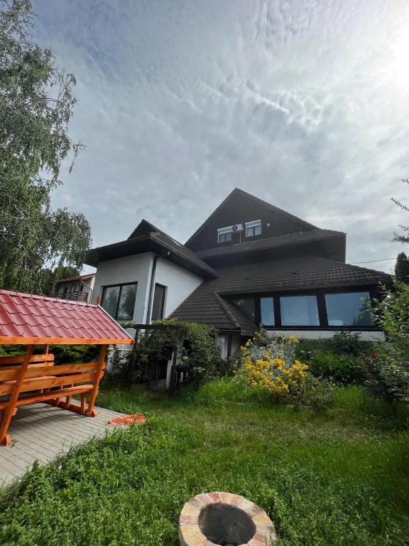 Kristály Apartmanház - Ferienwohnung Vonyarcvashegy