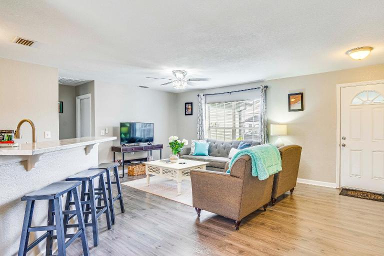 4 Mi to Beach Park! Port Charlotte Home w/ Yard - B&B Port Charlotte