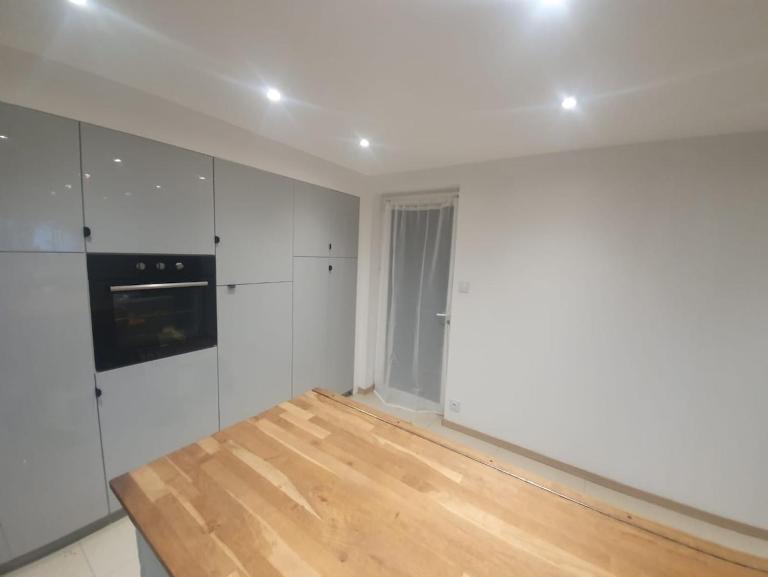 Appartement cosy avec parking privé - B&B Saint-Priest