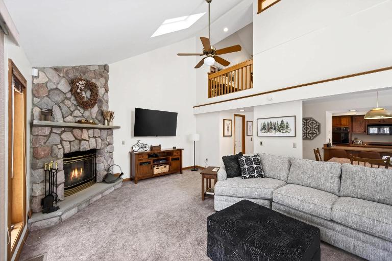 Ski-In Ski-Out SnowPine Village Townhouse - Bed and Breakfast Great Valley