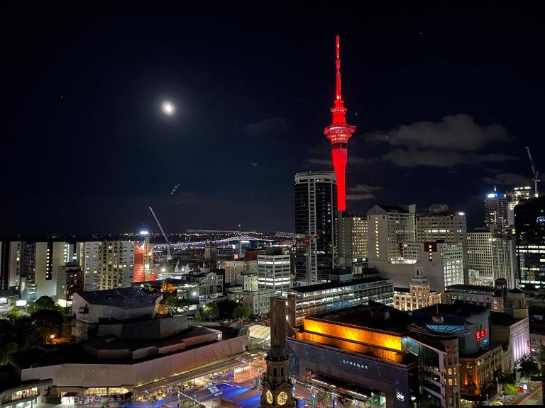 Magnificent Skytower View 2 Bedroom 2 Bathroom Apartment - B&B Auckland