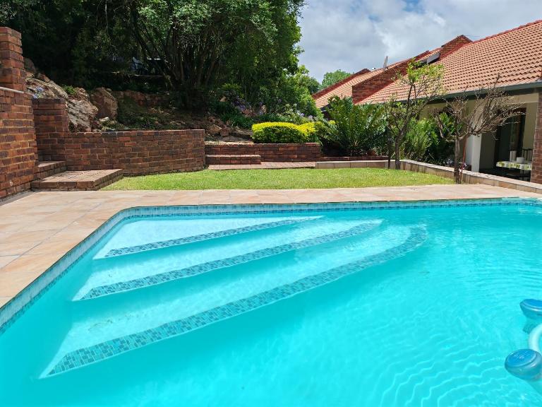 Sunset on Silver - Luxury oasis Entire home Jhb - B&B Roodepoort