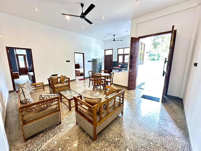 Danu Homestay Hiriketiya - B&B Horagoda