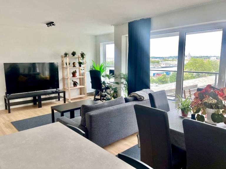 Elegant Apartment Near Atomium Ideal for Families - Bed and Breakfast Brussel