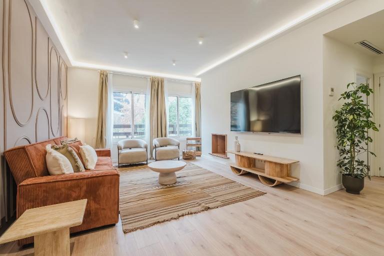 Barcelona Stadium Luxury Apartment - B&B Barcelona