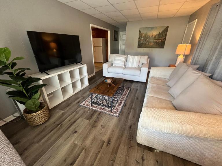 Spacious 3BR 5 Beds Perfect for Groups - Chambres d'hôtes Valdosta