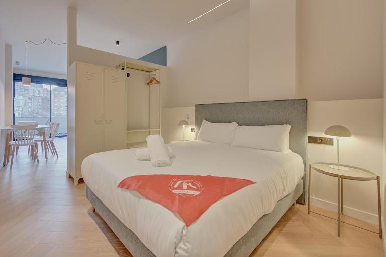 Parque central D by Clabao - B&B Pamplona