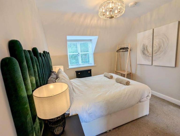 2 Bed 2 Ensuite Modern House With Parking - B&B Willaston