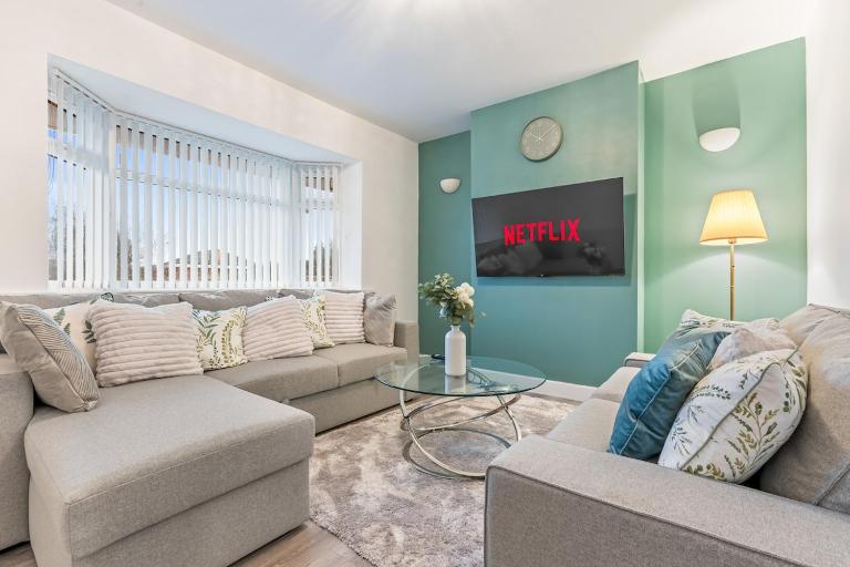 Zuri Luxe Escape - Wolverhampton - Bed and Breakfast Bilston