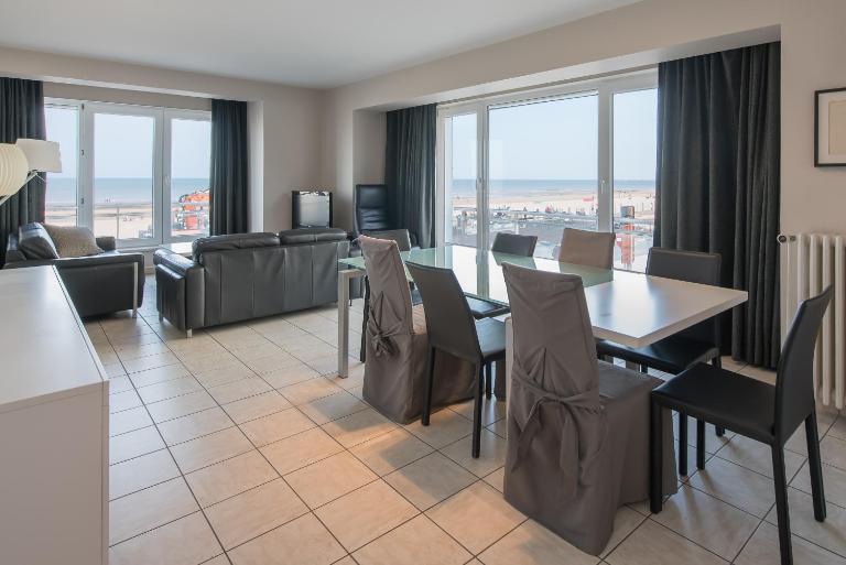 LECOMTE - Family escape at sea 203 - B&B Ostenda