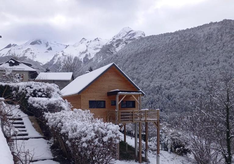 Chalet 6 personnes, vue splendide sur la montagne, AAS - B&B Eaux-Bonnes