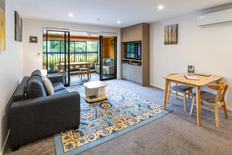 Cozy 1-Bed Apartment with Park Views, Sleeps 4 - B&B Christchurch