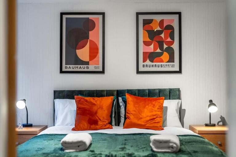 Bishops Stortford 2 Bed Flat - Free Parking - STN - B&B Bishop's Stortford