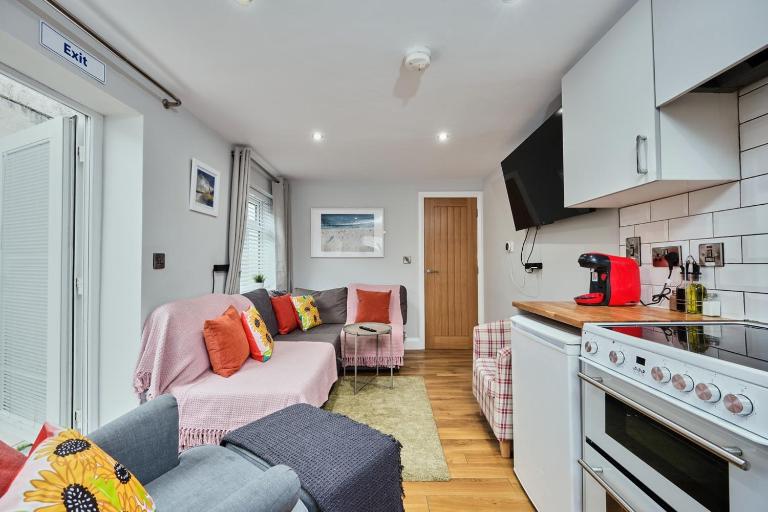 Central Harbour Apt for 7 - Princess Green 4 - Chambres d'hôtes Portrush