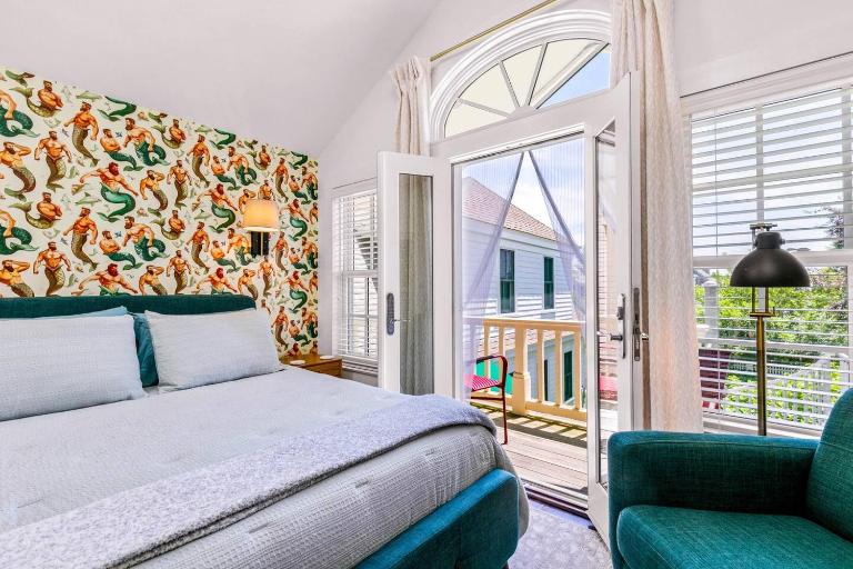 Tiny House Living + Parking | Near West End Beach - B&B Provincetown