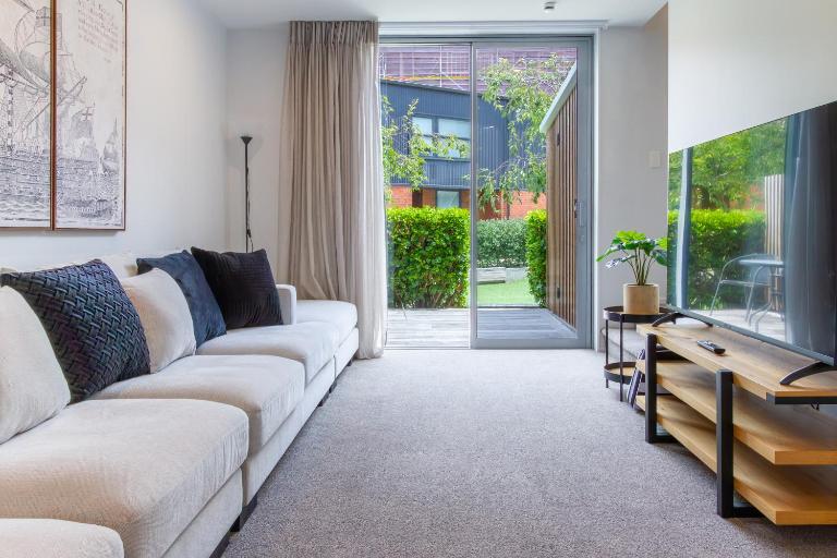 Central City Stay, Private Courtyard, Parking - B&B Christchurch