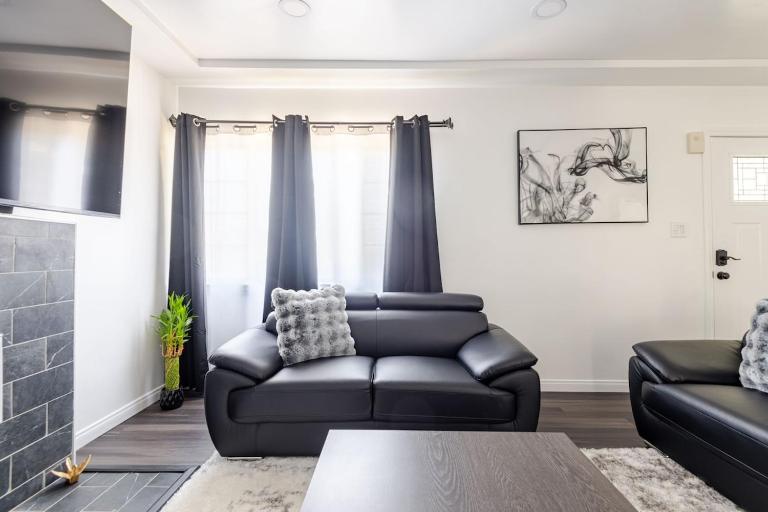 Modern2BR Home SoFi LAX Parking Fast WiFi - Bed and Breakfast Los Angeles