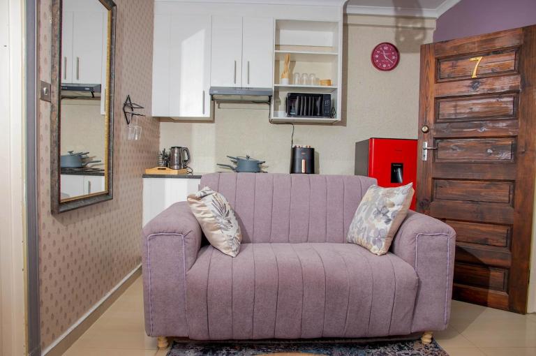 Unit-7, Stylish Apartment in Tlokweng, near Royal Aria - B&B Gaborone