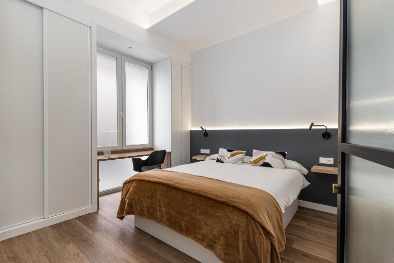 Queens Olavide I Alquiler Corta Estancia - B&B Madrid