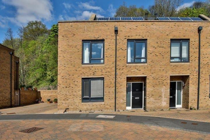Beautiful City Centre House with Parking! Sleeps 6 - B&B Sheffield