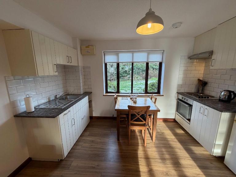 Millbrook House Apartments 4 - B&B Milton