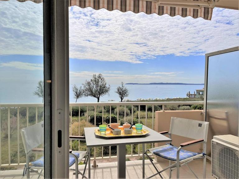 LV280-F116 Appartement Studio cabine 4 couchages LE LAVANDOU - B&B Le Lavandou