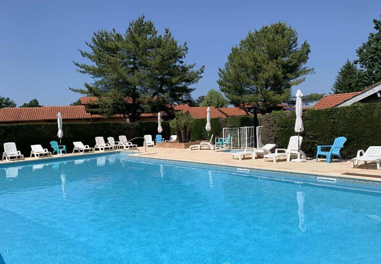 Les Genêts Studio & Piscine - B&B Eugénie-les-Bains