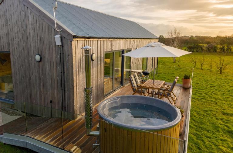 Willow Lodge Estate - Bed and Breakfast Six Road Ends