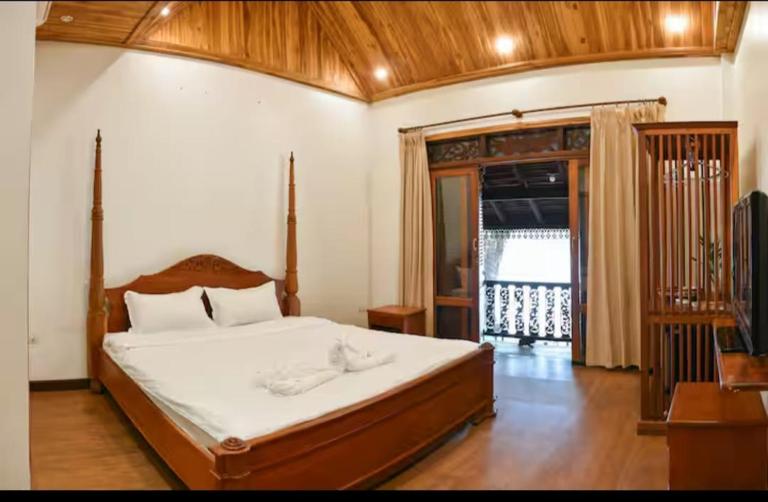 Colonial House Mekong River View - B&B Luang Prabang