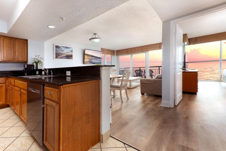 Glass Bottom - Bed and Breakfast Myrtle Beach