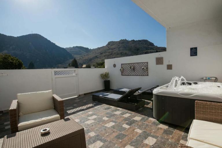 Stergios Suite with Private Jacuzzi - B&B Kolymbia