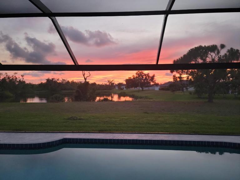 Stunning Sunsets- 3 bedroom 3 bath executive home - B&B Rotonda West