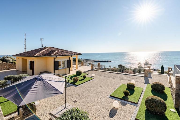 Villa Indipendente, 200mq giardino e posto auto - Chambres d'hôtes Santo Stefano al Mare