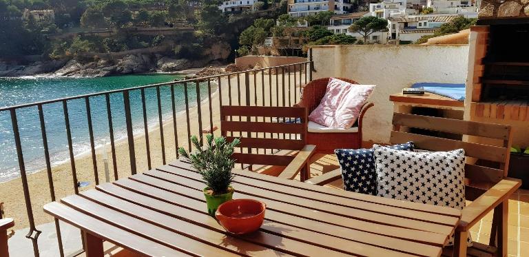 Tamariu Beach 2 · Terrace Penthouse on the Beach - Chambres d'hôtes Tamariu