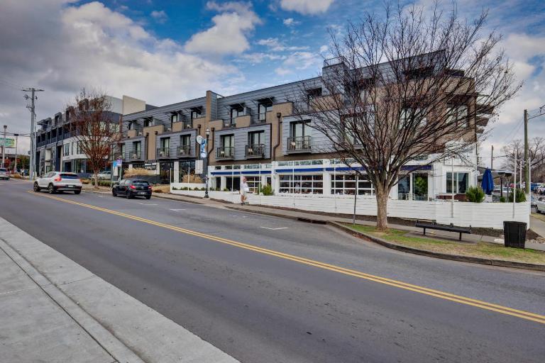 Heart of 12 South, Near Downtown, Park FREE - #5 - B&B Nashville