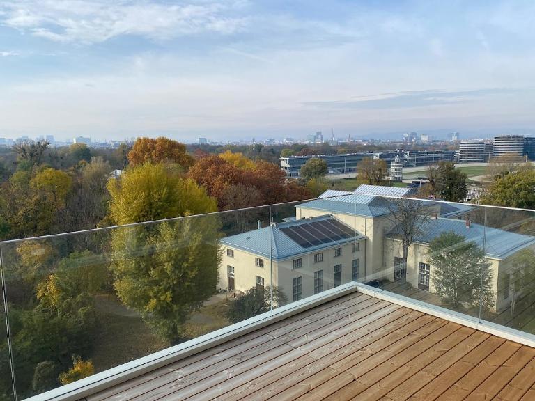 Sunny Oasis, 60 sq m Private Terrace, Park View - Ferienwohnung Wien