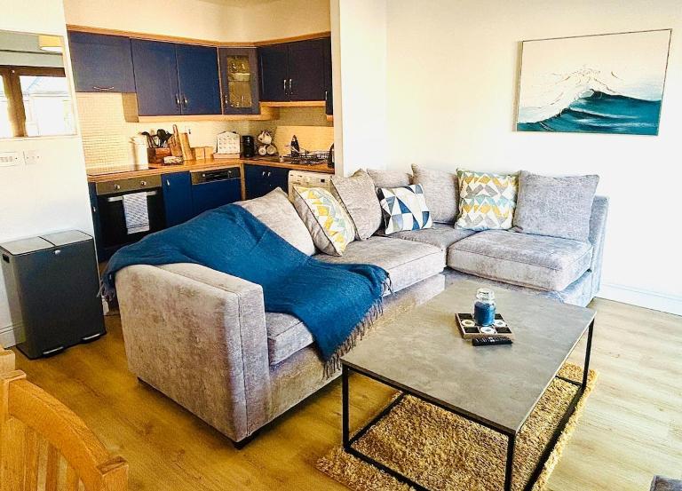 Lakeside Townhouse - Homely & Modern Holiday Home - Ferienwohnung Killaloe