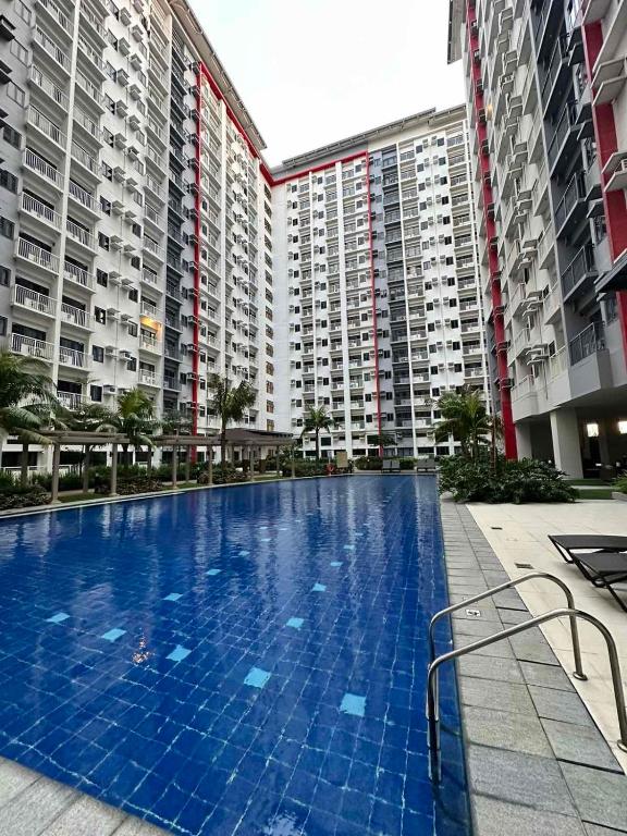 2 BR Fully Furnished Condo in Parañaque with Pool and Parking - Bloom Unit 1133 - B&B Manila