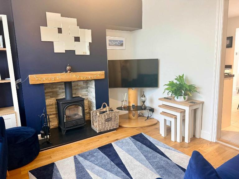 Beautiful 2-Bed Solihull Stay Comfort for up to 5 - Chambres d'hôtes Birmingham
