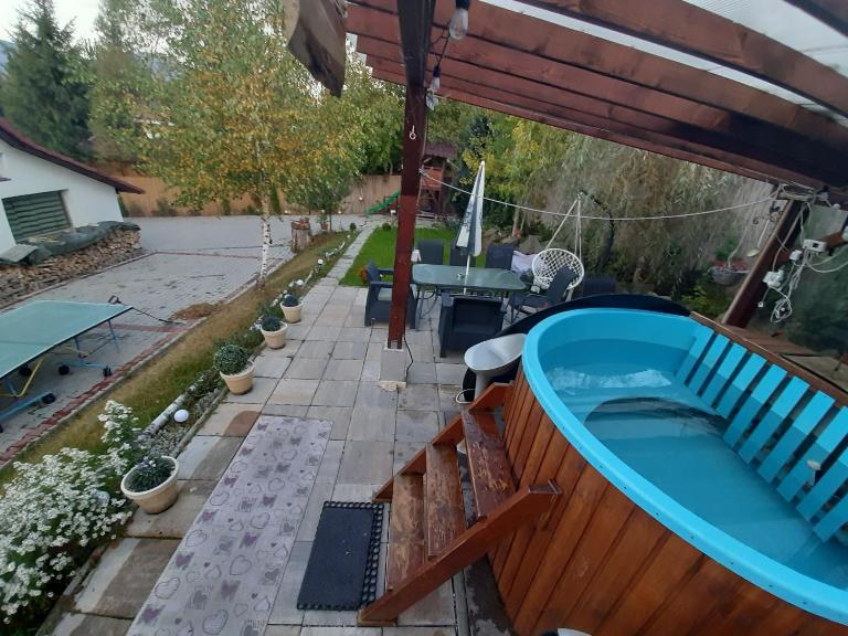 Cabana Smarald Colibita cu ciubar si spatiu de joaca - B&B Colibița