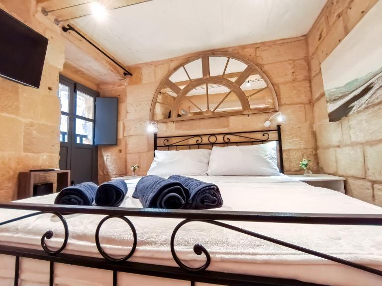 Historic 300 Years Townhouse in Birgu Vittoriosa - B&B Vittoriosa