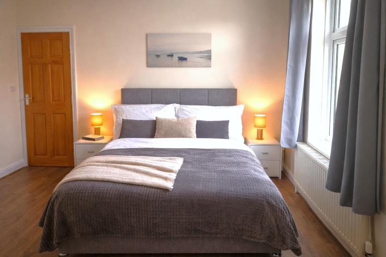 Evo C - 2 Bed Apartment 2 Min Walk to Station - longer stays available - B&B Gravesend