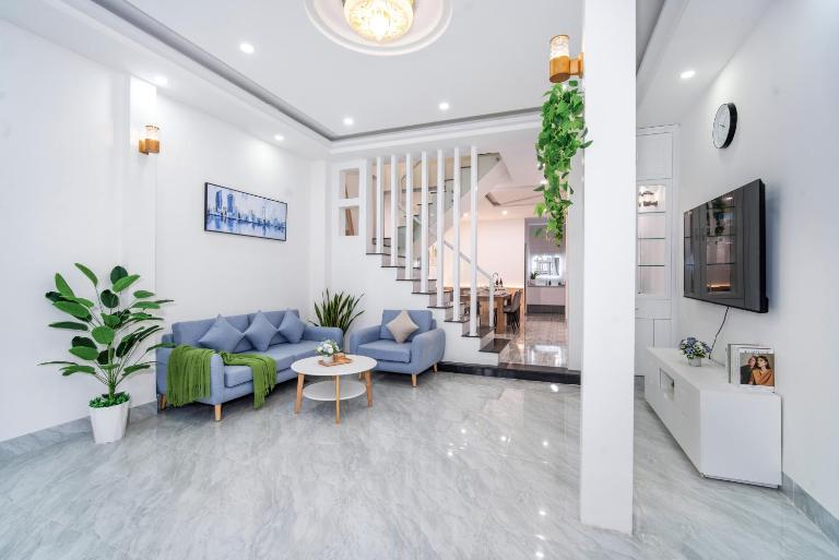 Modern 3BR Beach Villa, Karaoke, Rooftop bar, BBQ - B&B Da Nang