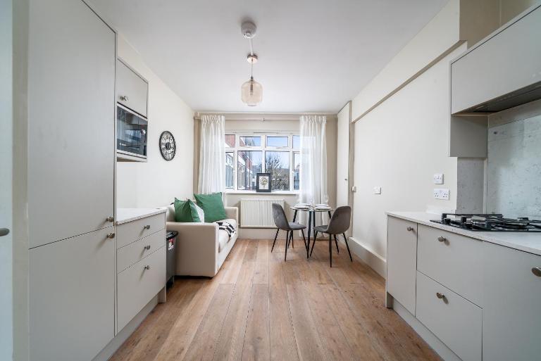 Southwark, London - Lovely Two-Bedroom Apartment - B&B London